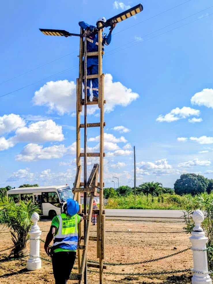 Installation d’un éclairage solaire extérieur — MYELEQ-SERVICE